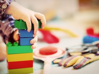 child-building-blocks-1864718_1280