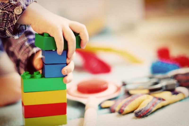 child-building-blocks-1864718_1280